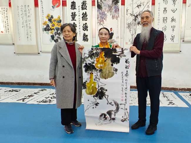 陈香梅世界艺术家协会书画笔会在京举行 17位名家挥毫共绘艺术盛宴 2025年10月8日上午10时,由陈香梅世界艺术家协会主办的“书画艺术交流笔会”在北京盛合体育中心圆满举行。来自全国各地的17(图11) 陈香梅世界艺术家协会书画笔会在京举行 17位名家挥毫共绘艺术盛宴 2025年10月8日上午10时,由陈香梅世界艺术家协会主办的“书画艺术交流笔会”在北京盛合体育中心圆满举行。来自全国各地的17(图11)