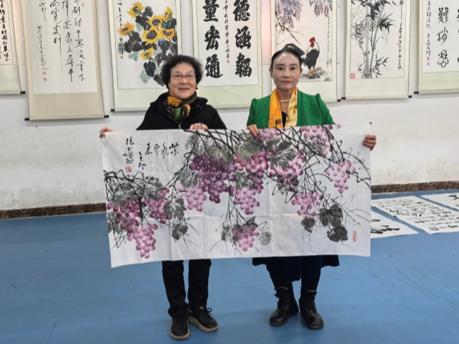 陈香梅世界艺术家协会书画笔会在京举行 17位名家挥毫共绘艺术盛宴(图14) 陈香梅世界艺术家协会书画笔会在京举行 17位名家挥毫共绘艺术盛宴(图14)